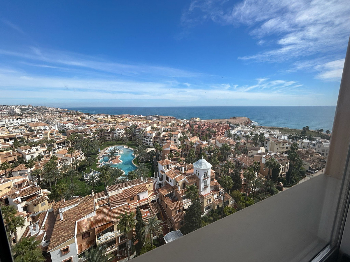 For sale - 3 Bedroom 2 Bathroom Apartment - Middle Floor Apartment in Torrevieja - Torrevieja Centro  - Alicante