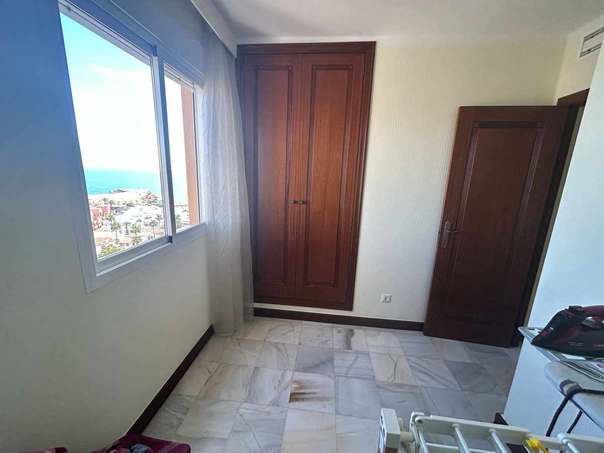 For sale - 3 Bedroom 2 Bathroom Apartment - Middle Floor Apartment in Torrevieja - Torrevieja Centro  - Alicante