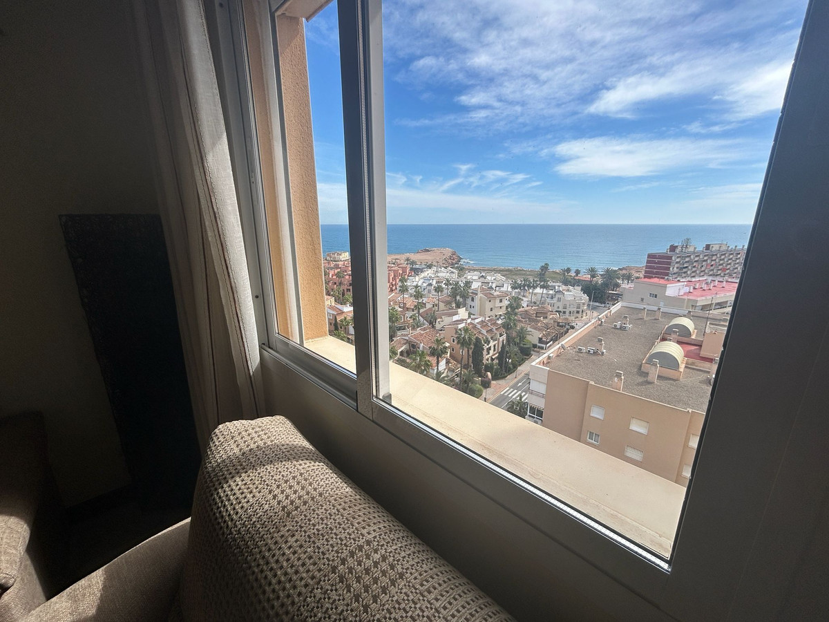 For sale - 3 Bedroom 2 Bathroom Apartment - Middle Floor Apartment in Torrevieja - Torrevieja Centro  - Alicante