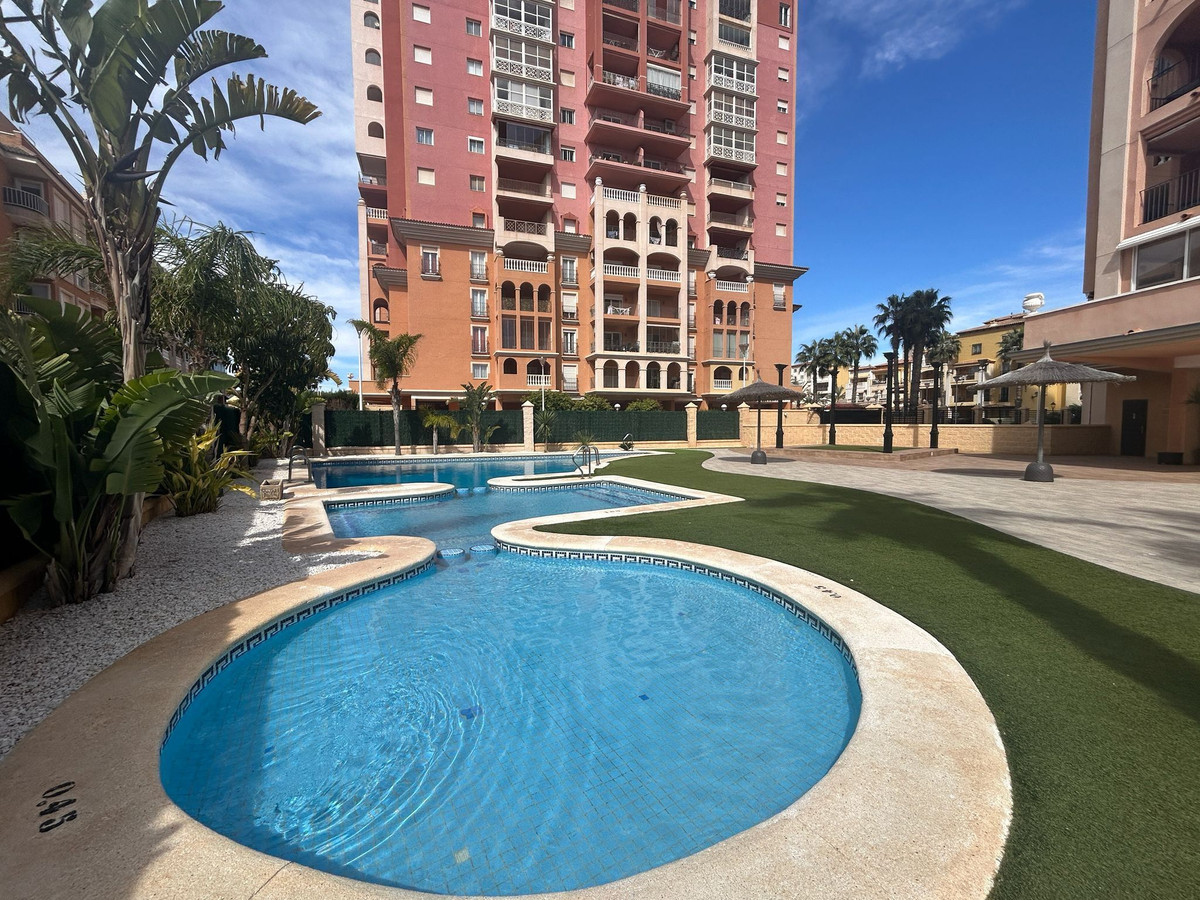 For sale - 3 Bedroom 2 Bathroom Apartment - Middle Floor Apartment in Torrevieja - Torrevieja Centro  - Alicante