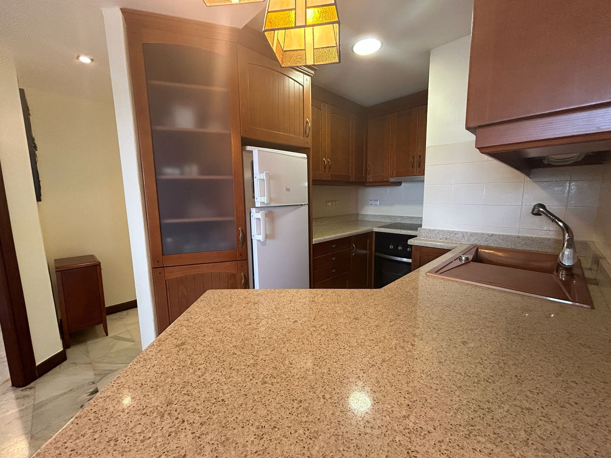 For sale - 3 Bedroom 2 Bathroom Apartment - Middle Floor Apartment in Torrevieja - Torrevieja Centro  - Alicante