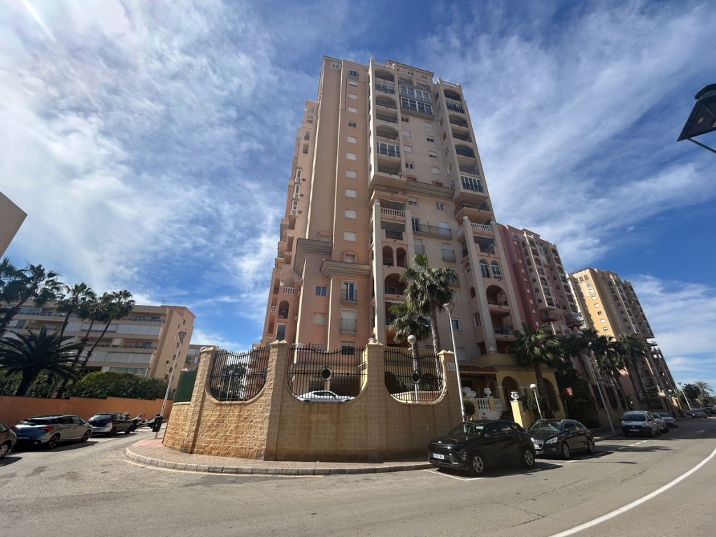 3 Bedroom 2 Bathroom Apartment - Middle Floor Apartment in Torrevieja