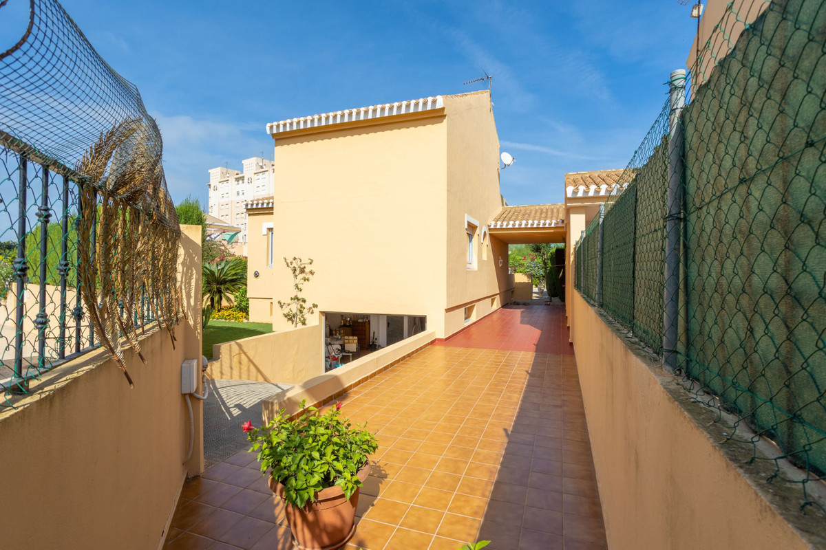 For sale - 3 Bedroom 2 Bathroom House - Detached Villa in Cartagena - Playa Honda  - Murcia
