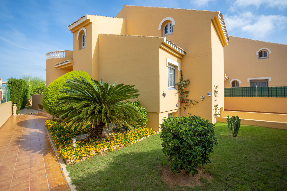 For sale - 3 Bedroom 2 Bathroom House - Detached Villa in Cartagena - Playa Honda  - Murcia