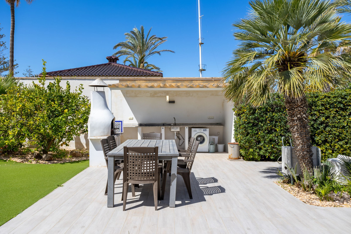 For sale - 3 Bedroom 3 Bathroom House - Detached Villa in Orihuela - Playa Flamenca  - Alicante
