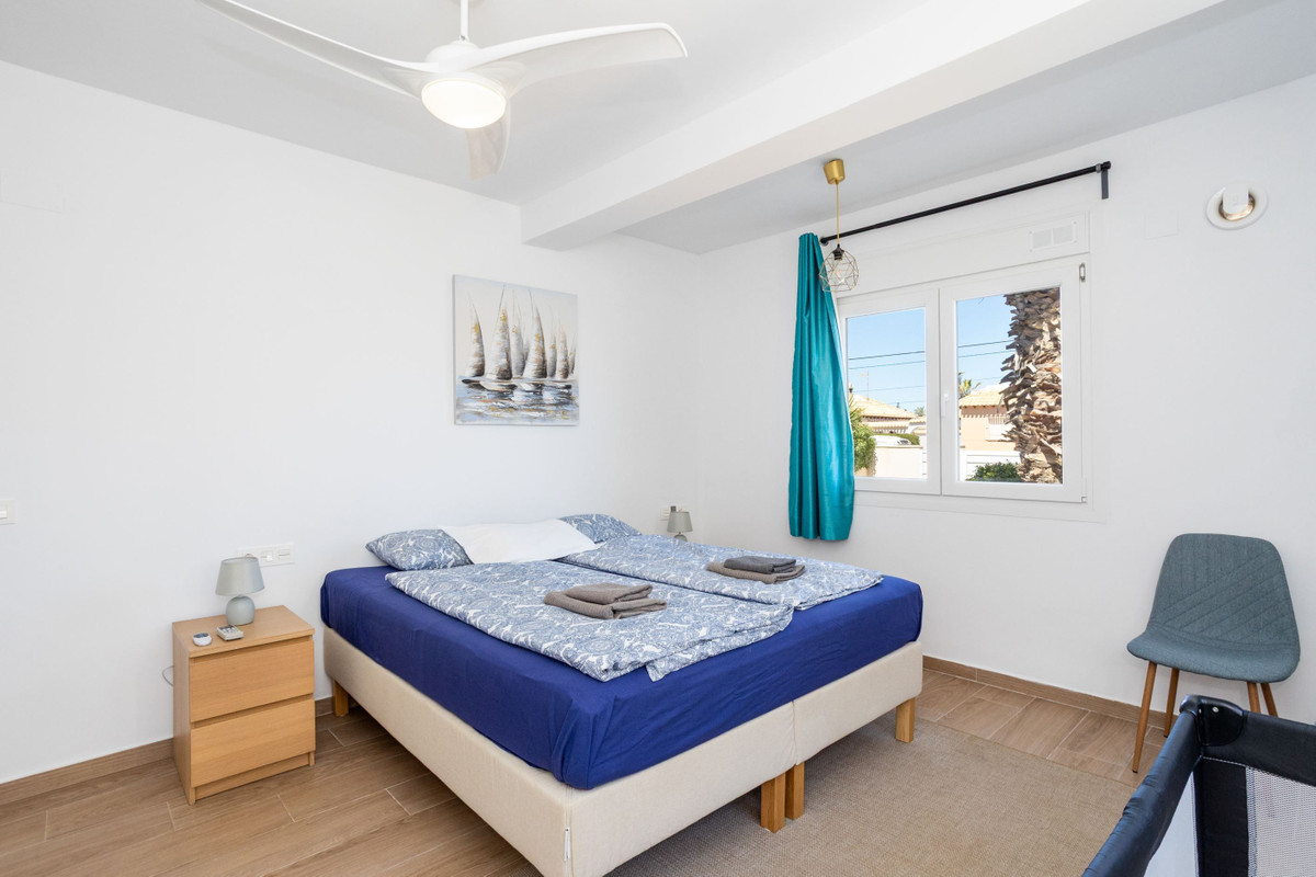 For sale - 3 Bedroom 3 Bathroom House - Detached Villa in Orihuela - Playa Flamenca  - Alicante
