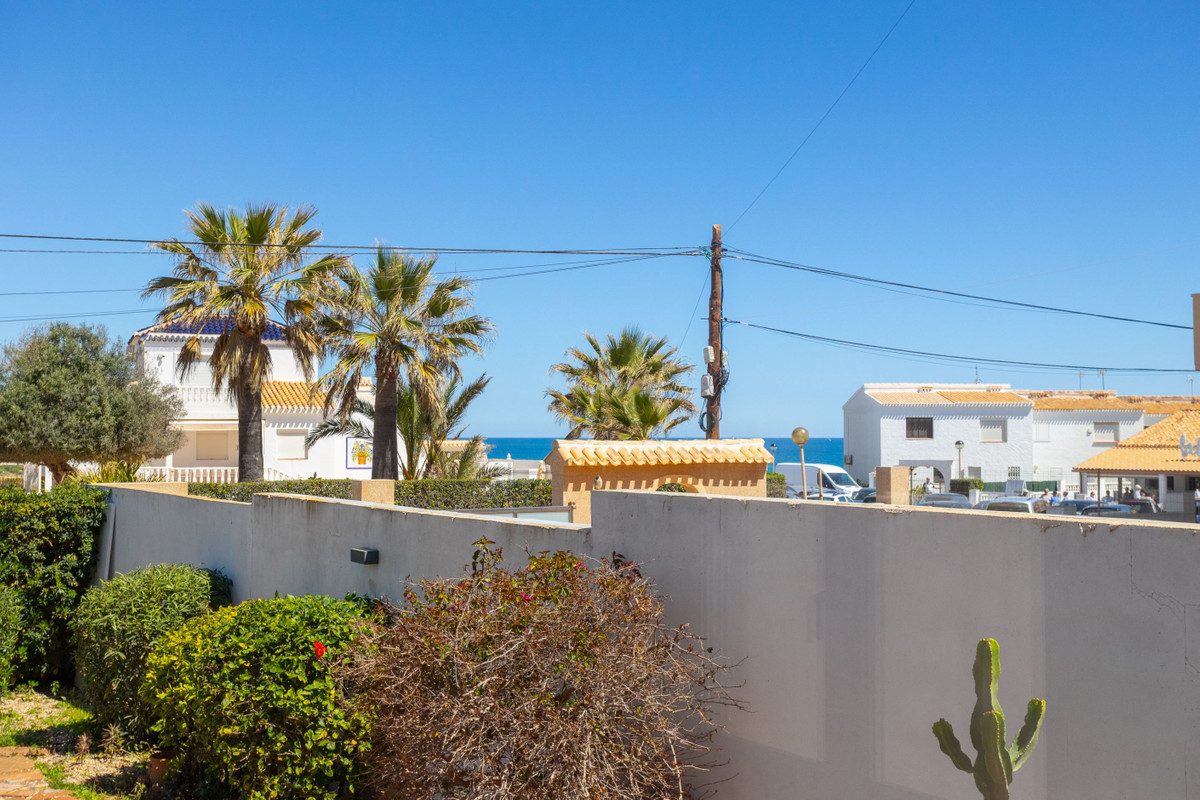 For sale - 3 Bedroom 3 Bathroom House - Detached Villa in Orihuela - Playa Flamenca  - Alicante