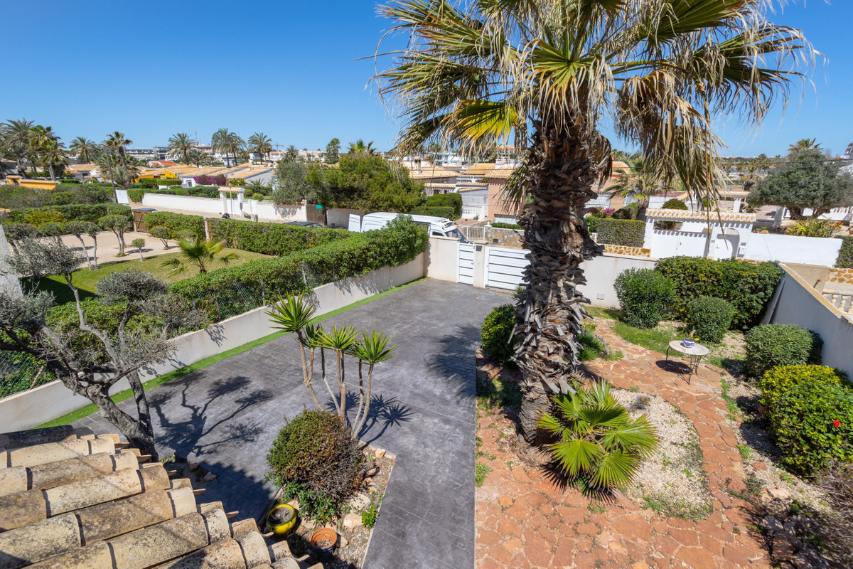 For sale - 3 Bedroom 3 Bathroom House - Detached Villa in Orihuela - Playa Flamenca  - Alicante