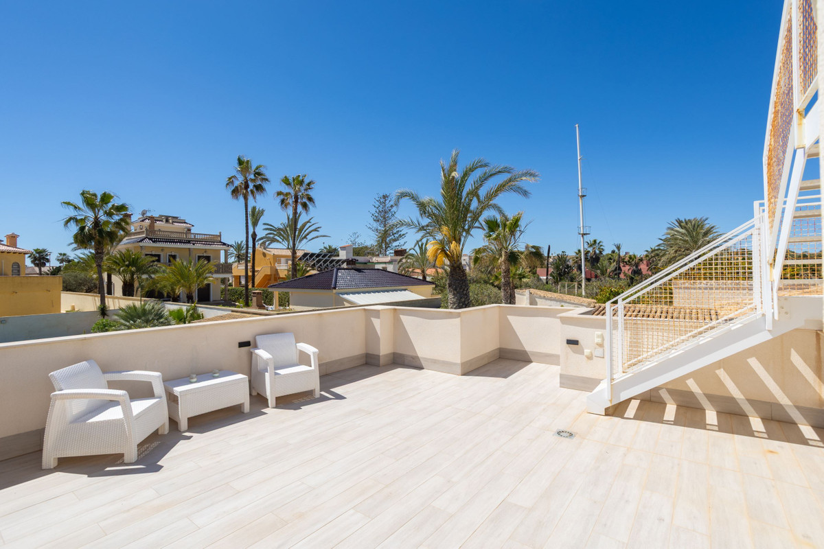 For sale - 3 Bedroom 3 Bathroom House - Detached Villa in Orihuela - Playa Flamenca  - Alicante