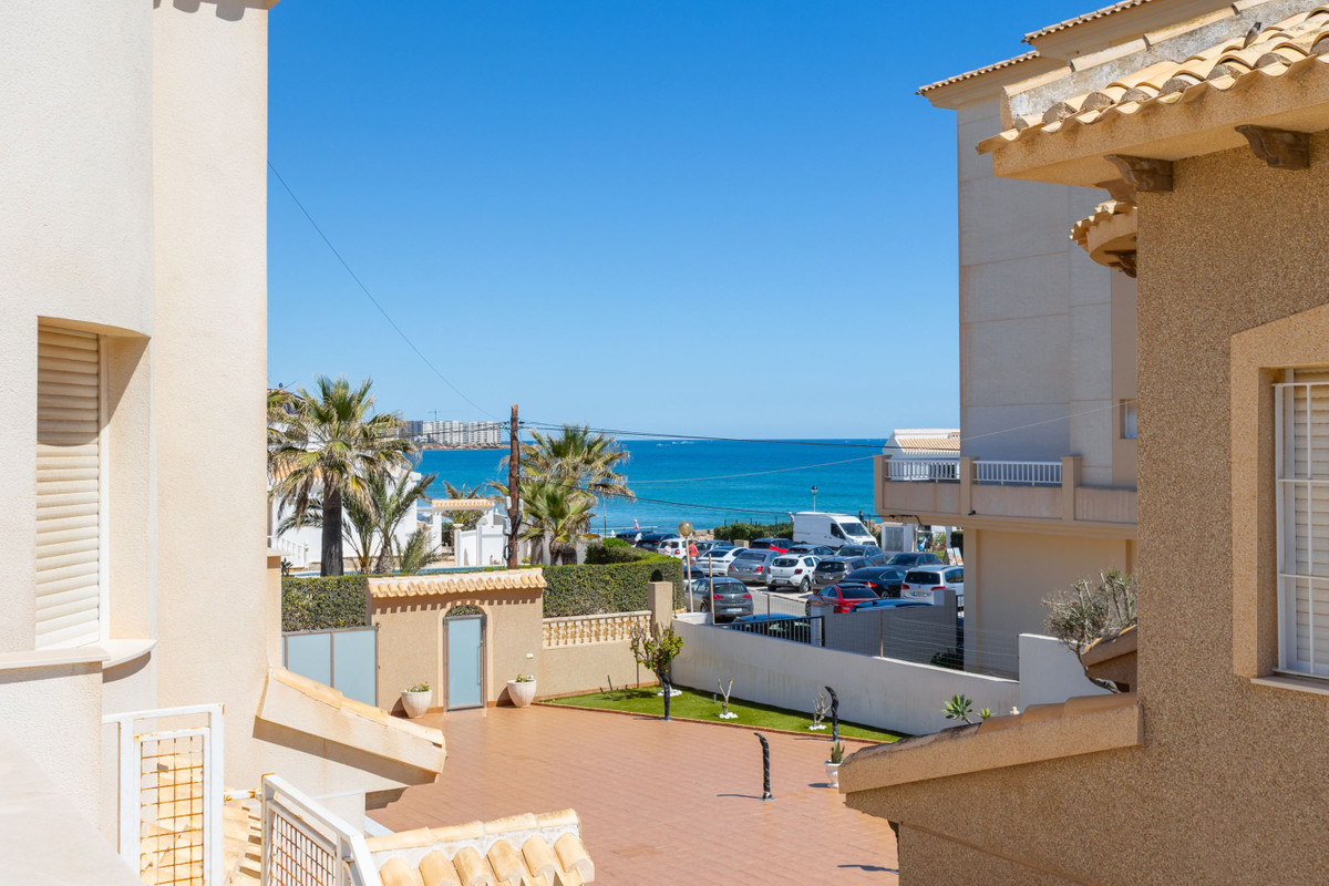 For sale - 3 Bedroom 3 Bathroom House - Detached Villa in Orihuela - Playa Flamenca  - Alicante