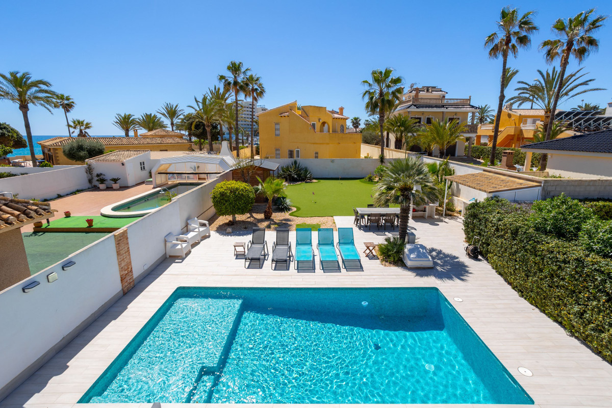 For sale - 3 Bedroom 3 Bathroom House - Detached Villa in Orihuela - Playa Flamenca  - Alicante