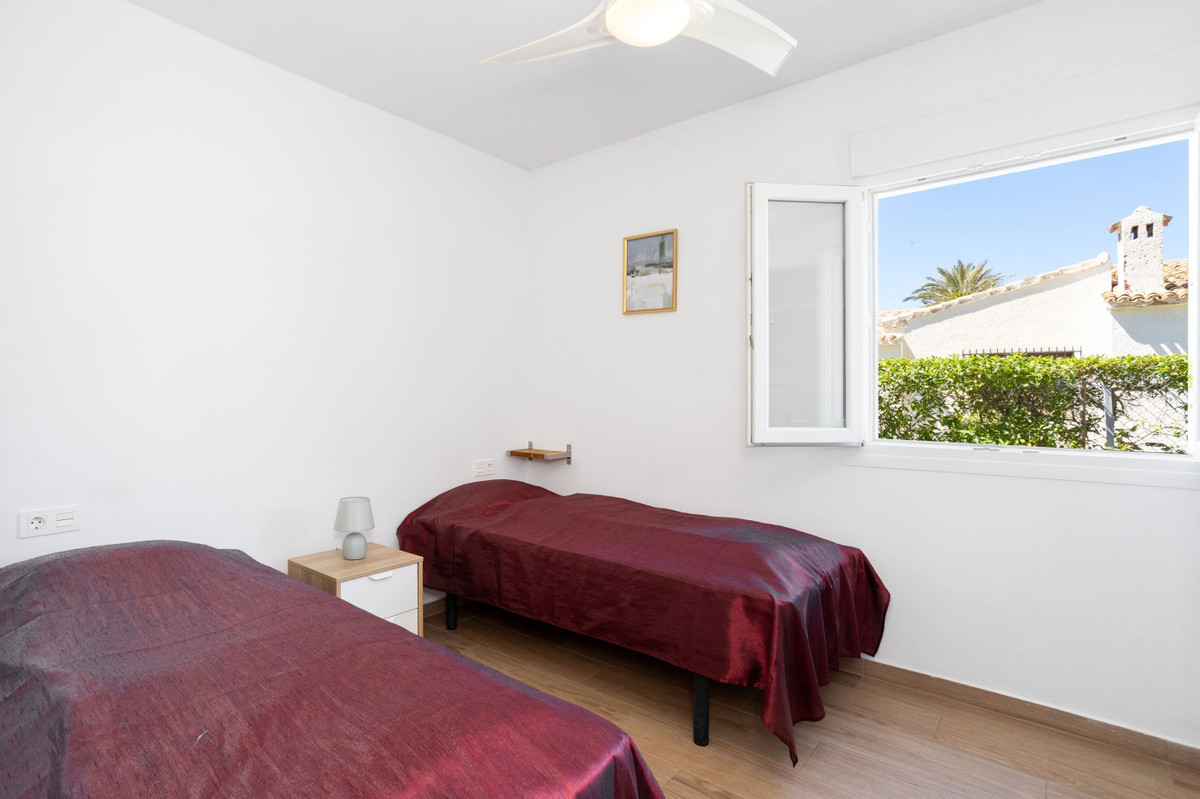 For sale - 3 Bedroom 3 Bathroom House - Detached Villa in Orihuela - Playa Flamenca  - Alicante