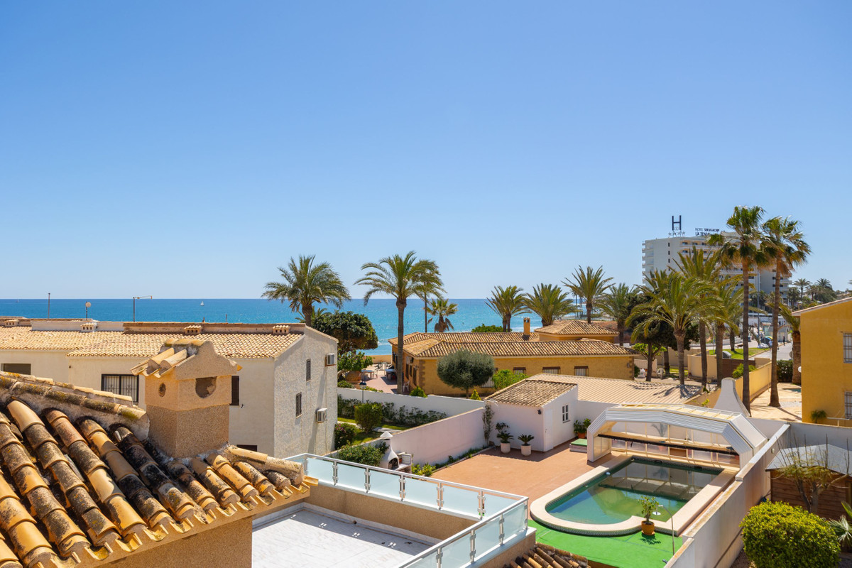 For sale - 3 Bedroom 3 Bathroom House - Detached Villa in Orihuela - Playa Flamenca  - Alicante