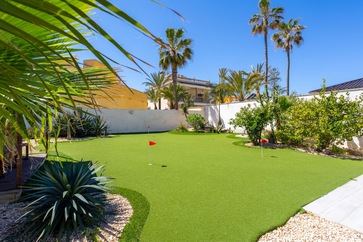 For sale - 3 Bedroom 3 Bathroom House - Detached Villa in Orihuela - Playa Flamenca  - Alicante