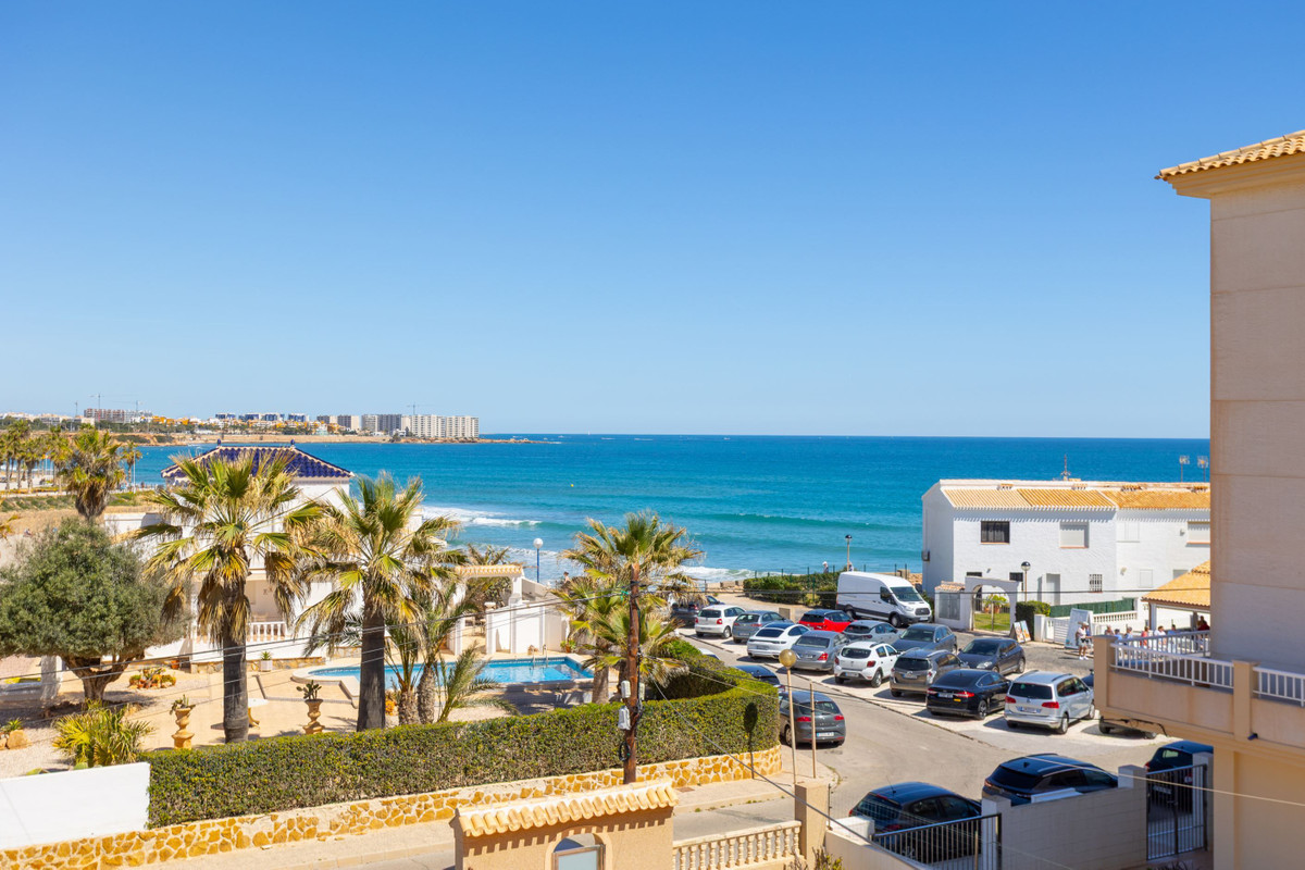 For sale - 3 Bedroom 3 Bathroom House - Detached Villa in Orihuela - Playa Flamenca  - Alicante