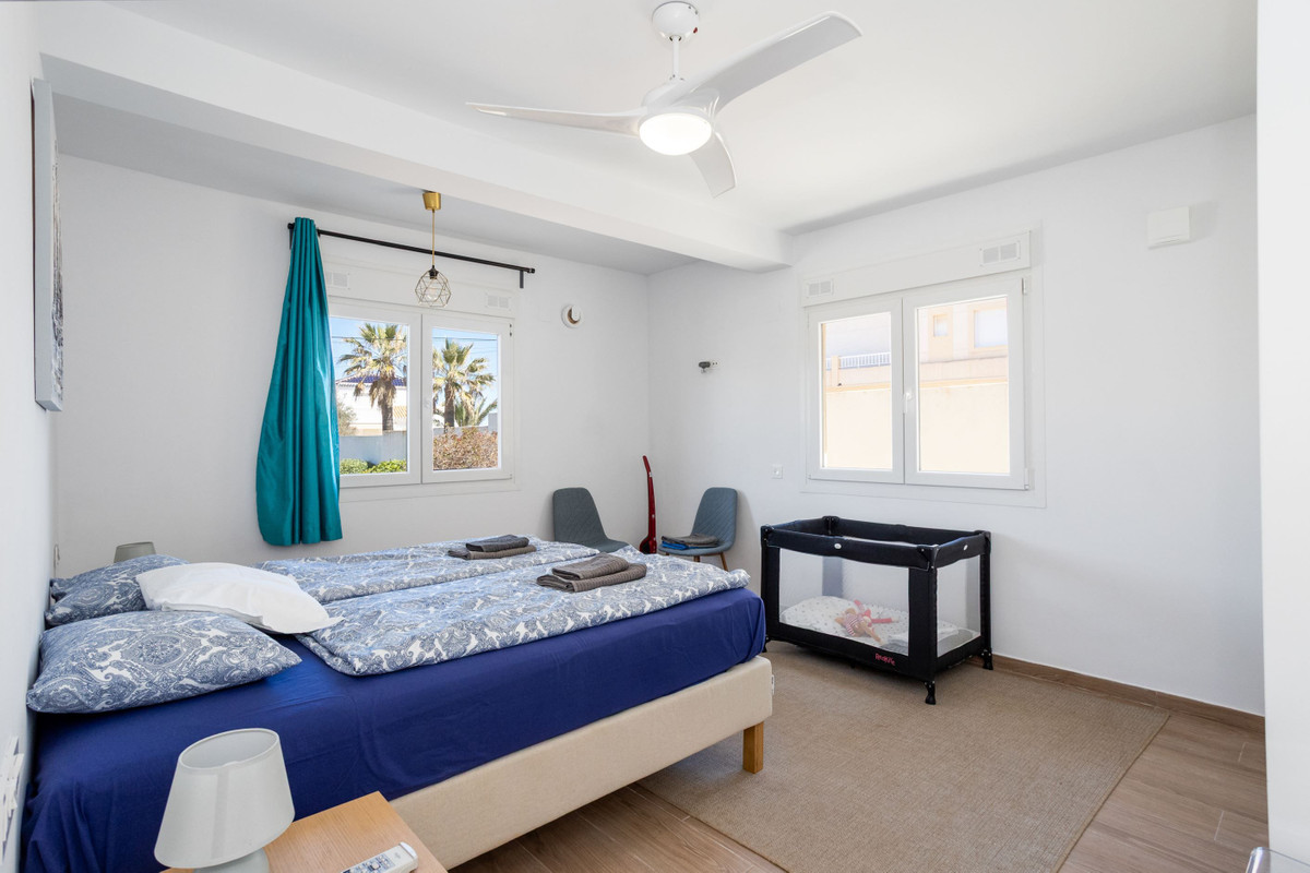 For sale - 3 Bedroom 3 Bathroom House - Detached Villa in Orihuela - Playa Flamenca  - Alicante