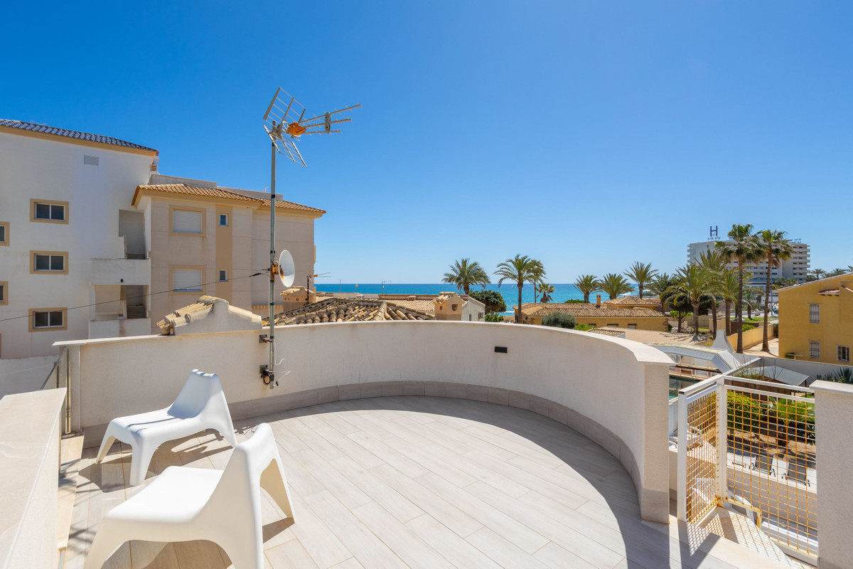 For sale - 3 Bedroom 3 Bathroom House - Detached Villa in Orihuela - Playa Flamenca  - Alicante
