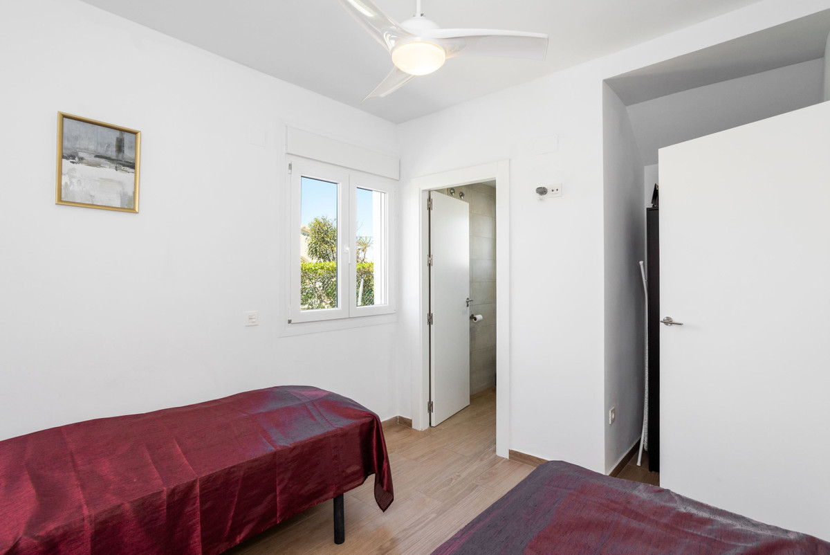 For sale - 3 Bedroom 3 Bathroom House - Detached Villa in Orihuela - Playa Flamenca  - Alicante