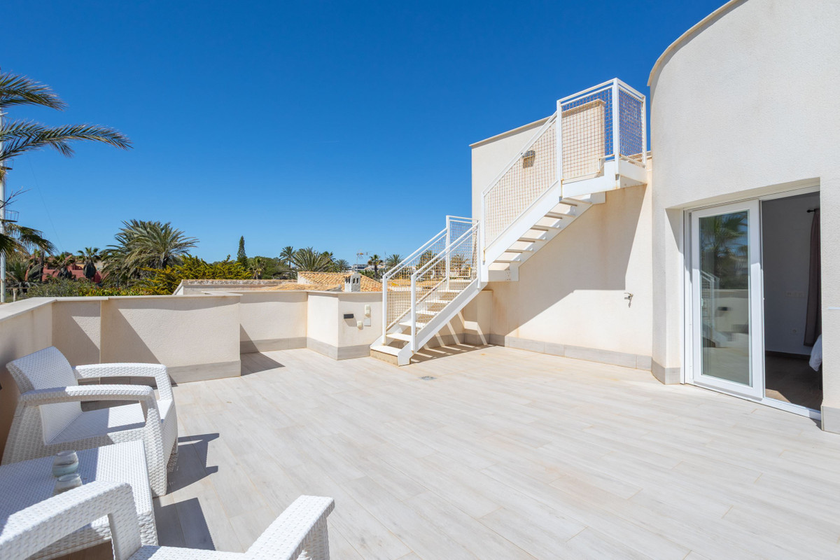 For sale - 3 Bedroom 3 Bathroom House - Detached Villa in Orihuela - Playa Flamenca  - Alicante