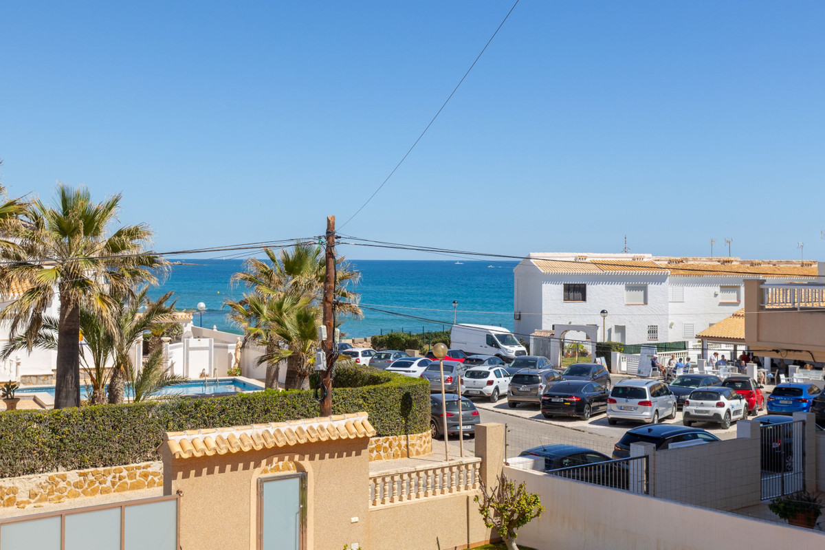 For sale - 3 Bedroom 3 Bathroom House - Detached Villa in Orihuela - Playa Flamenca  - Alicante