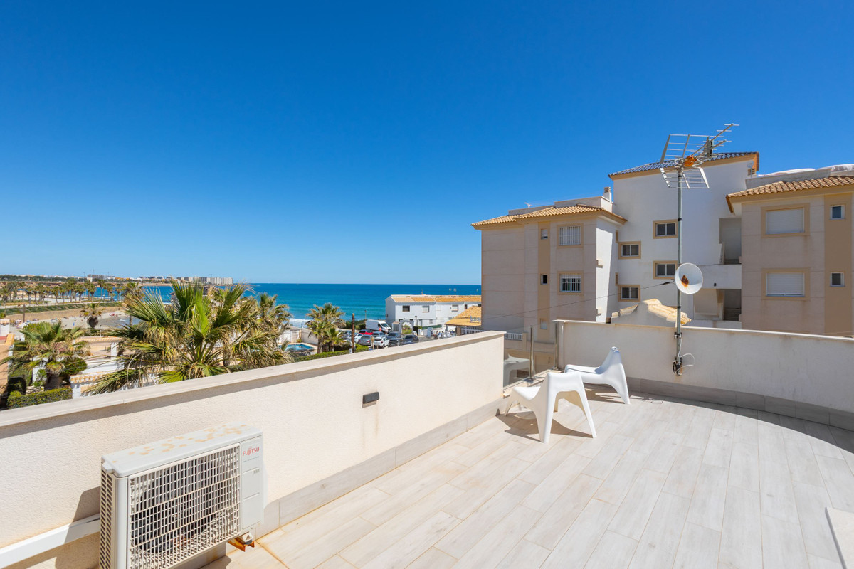 For sale - 3 Bedroom 3 Bathroom House - Detached Villa in Orihuela - Playa Flamenca  - Alicante