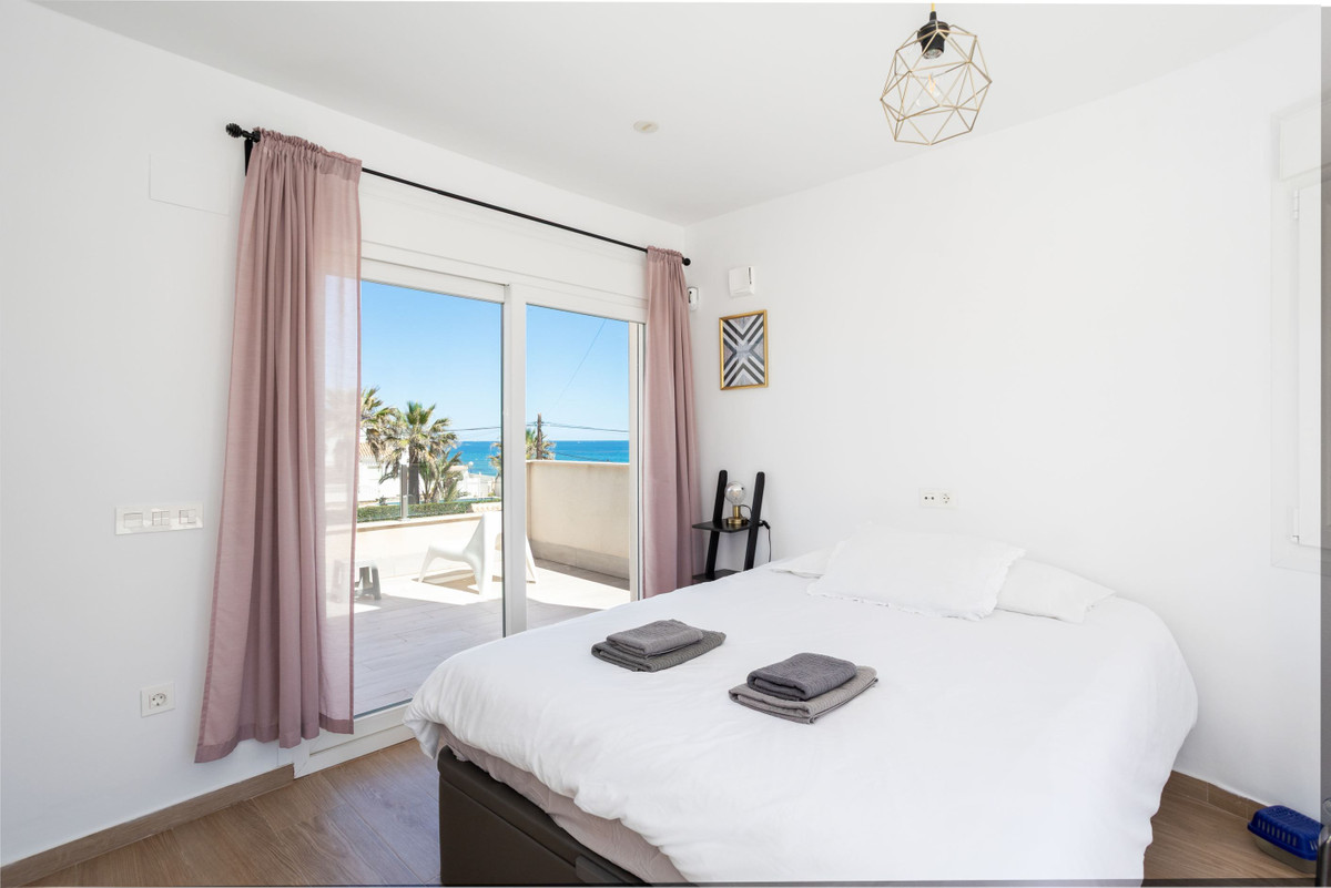 For sale - 3 Bedroom 3 Bathroom House - Detached Villa in Orihuela - Playa Flamenca  - Alicante