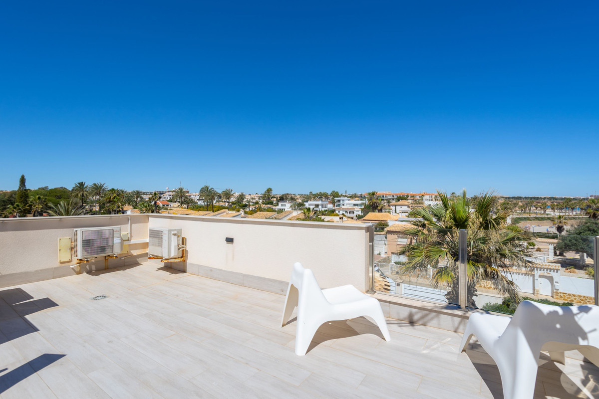 For sale - 3 Bedroom 3 Bathroom House - Detached Villa in Orihuela - Playa Flamenca  - Alicante