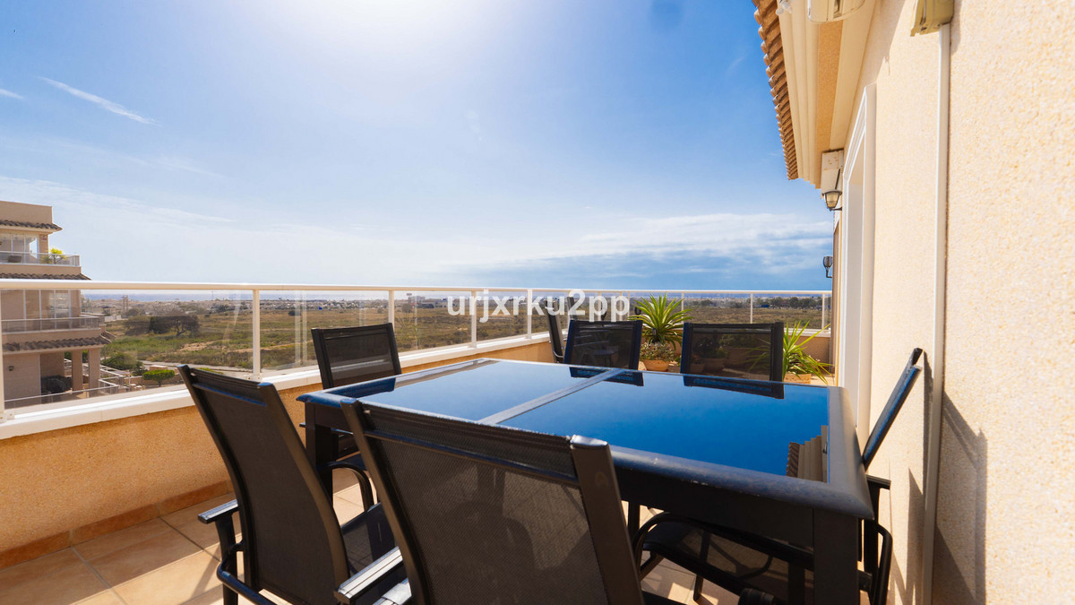 For sale - 3 Bedroom 2 Bathroom Apartment - Middle Floor Apartment in Orihuela - Villamartin  - Alicante
