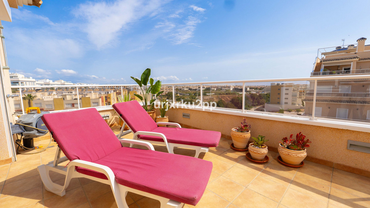 For sale - 3 Bedroom 2 Bathroom Apartment - Middle Floor Apartment in Orihuela - Villamartin  - Alicante