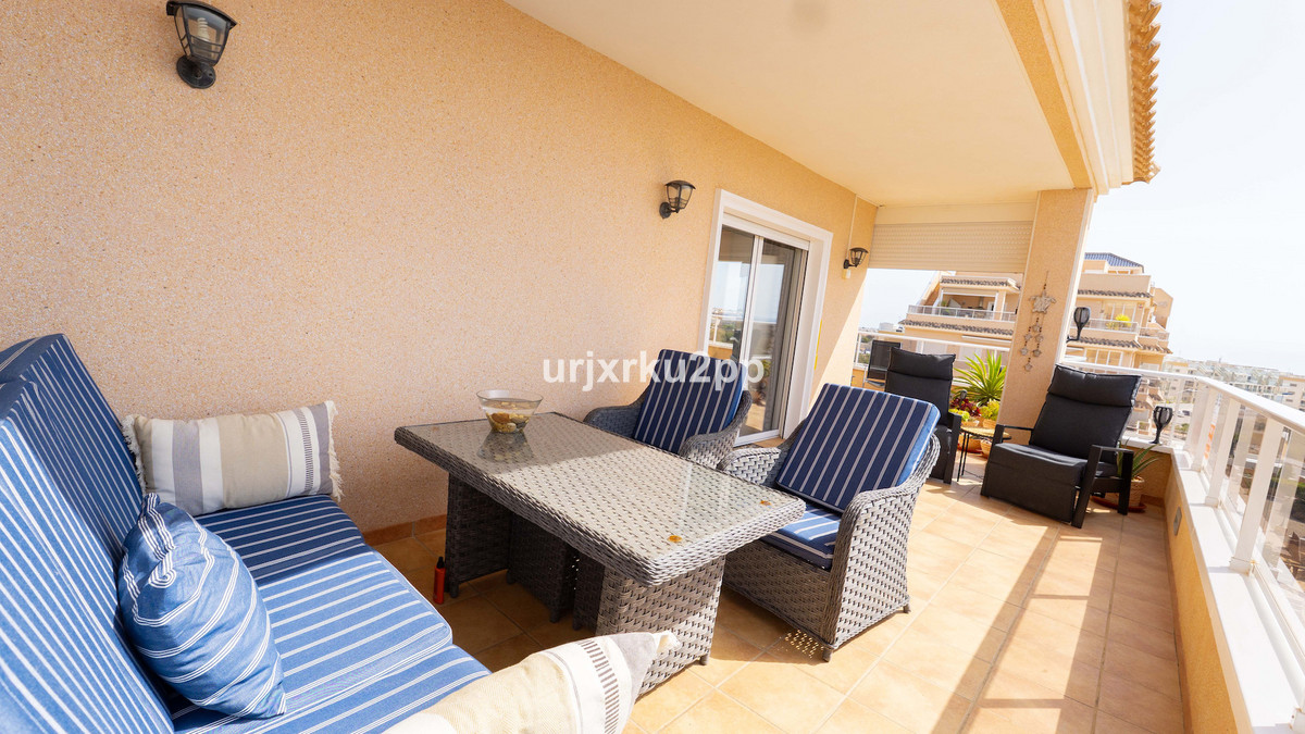 For sale - 3 Bedroom 2 Bathroom Apartment - Middle Floor Apartment in Orihuela - Villamartin  - Alicante