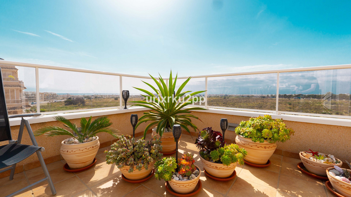 For sale - 3 Bedroom 2 Bathroom Apartment - Middle Floor Apartment in Orihuela - Villamartin  - Alicante