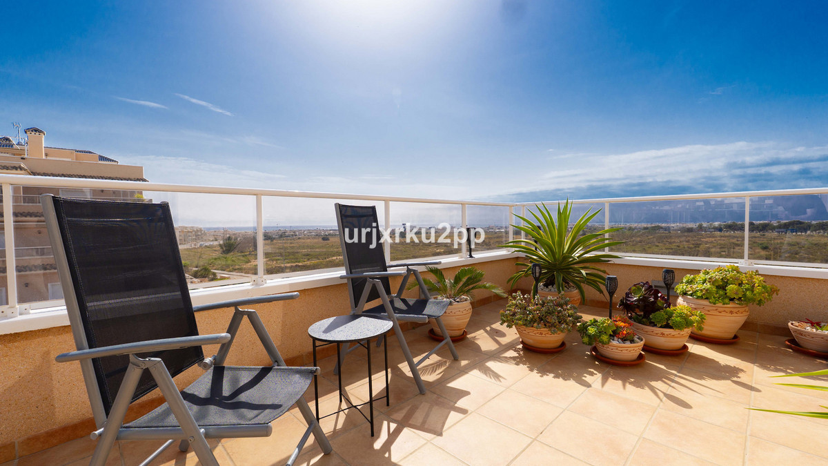 For sale - 3 Bedroom 2 Bathroom Apartment - Middle Floor Apartment in Orihuela - Villamartin  - Alicante