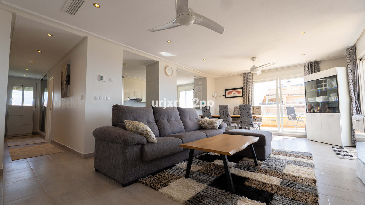 For sale - 3 Bedroom 2 Bathroom Apartment - Middle Floor Apartment in Orihuela - Villamartin  - Alicante