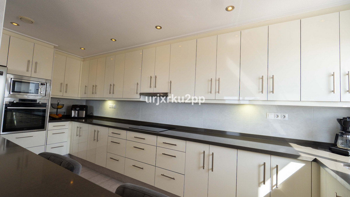 For sale - 3 Bedroom 2 Bathroom Apartment - Middle Floor Apartment in Orihuela - Villamartin  - Alicante