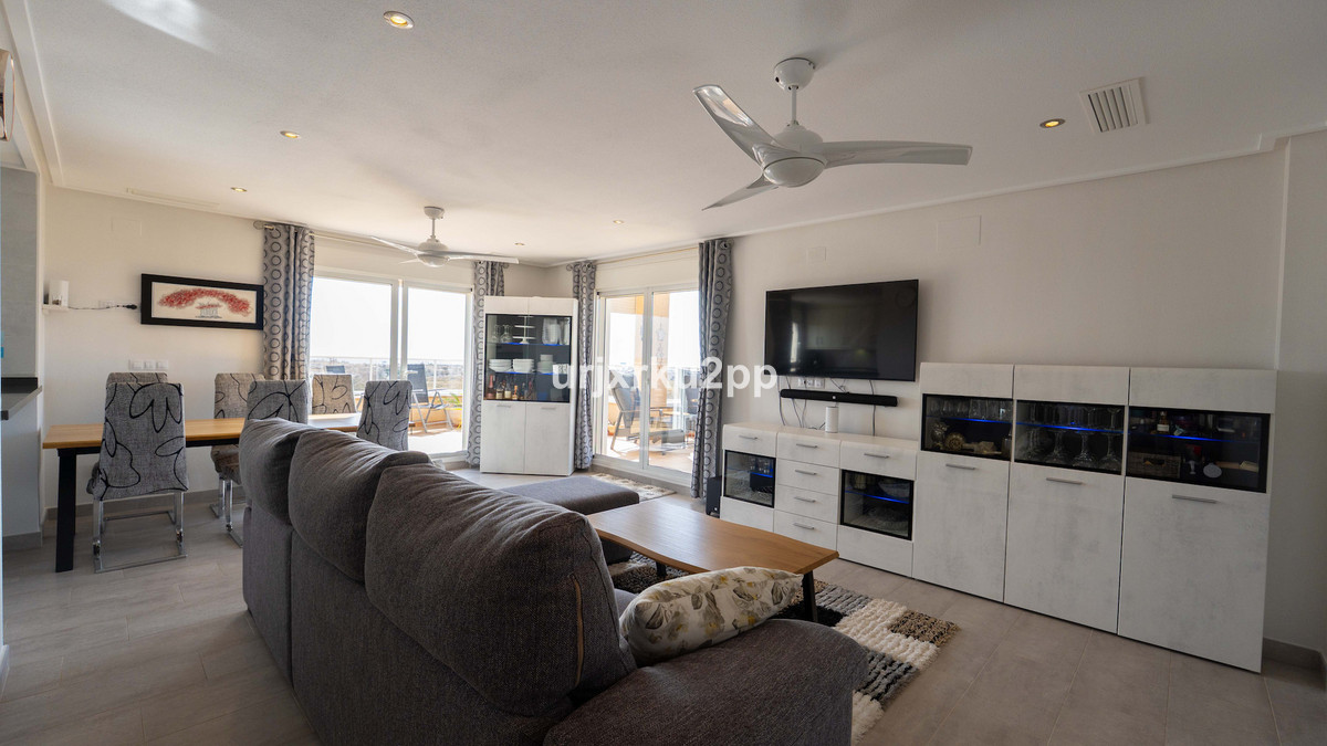 For sale - 3 Bedroom 2 Bathroom Apartment - Middle Floor Apartment in Orihuela - Villamartin  - Alicante