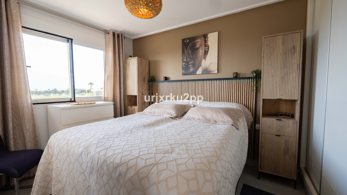 For sale - 3 Bedroom 2 Bathroom Apartment - Middle Floor Apartment in Orihuela - Villamartin  - Alicante