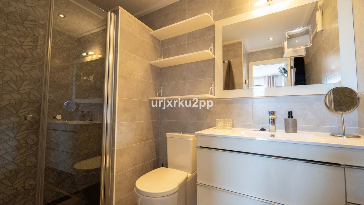 For sale - 3 Bedroom 2 Bathroom Apartment - Middle Floor Apartment in Orihuela - Villamartin  - Alicante