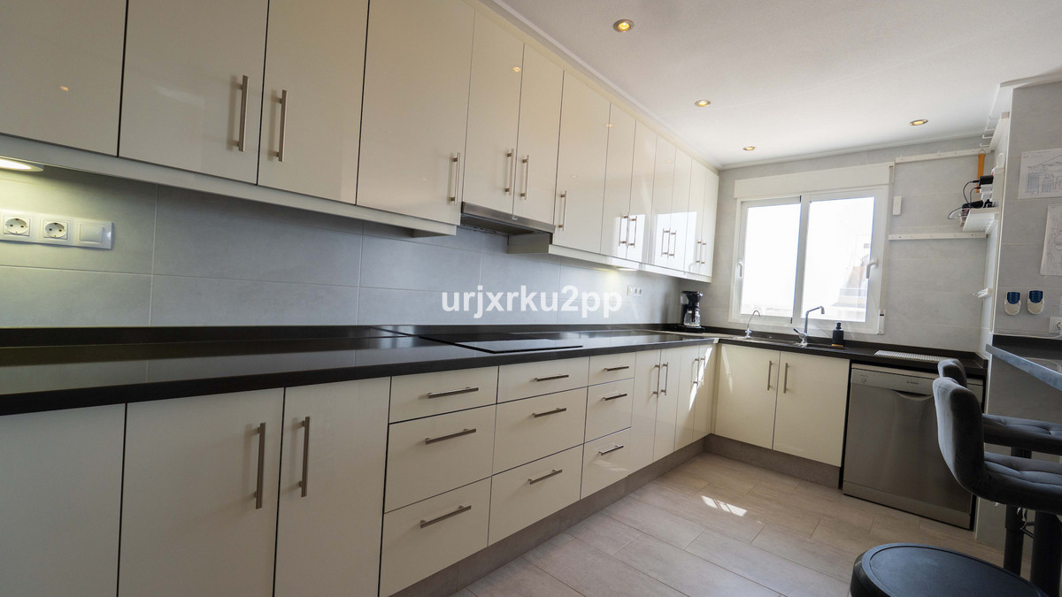 For sale - 3 Bedroom 2 Bathroom Apartment - Middle Floor Apartment in Orihuela - Villamartin  - Alicante