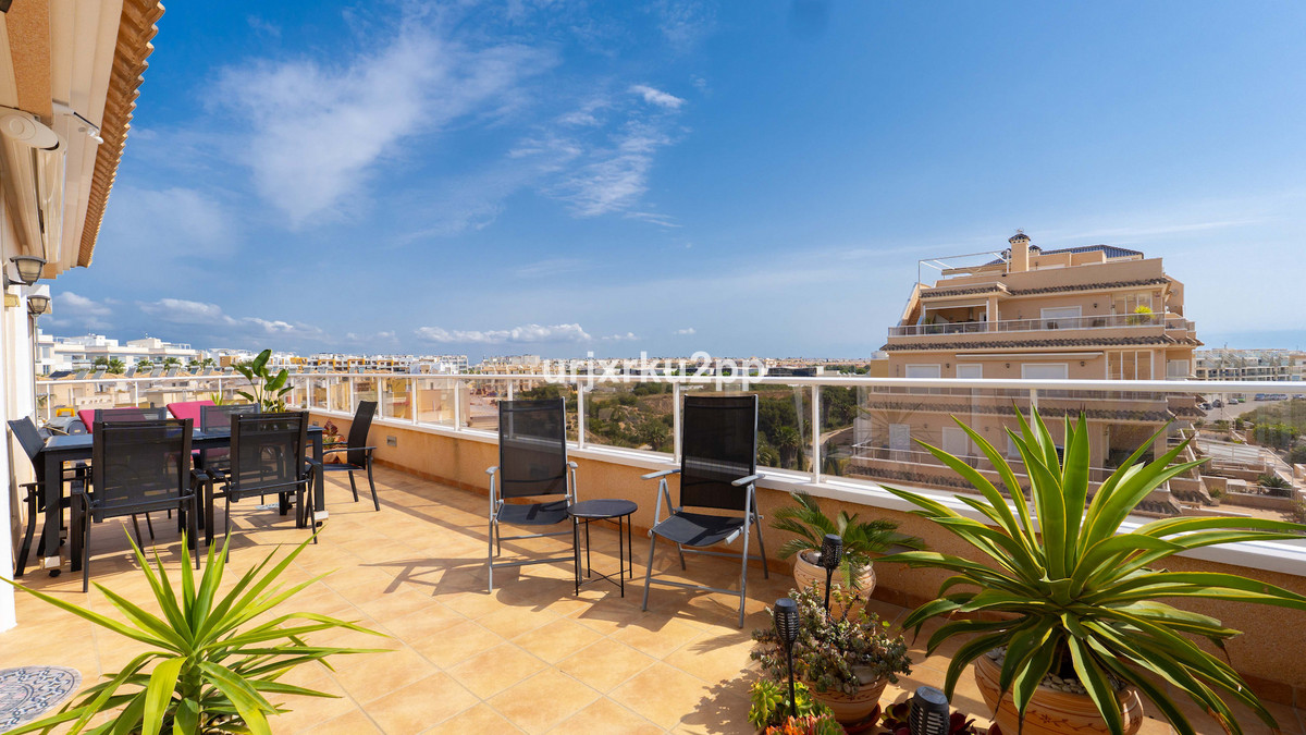For sale - 3 Bedroom 2 Bathroom Apartment - Middle Floor Apartment in Orihuela - Villamartin  - Alicante