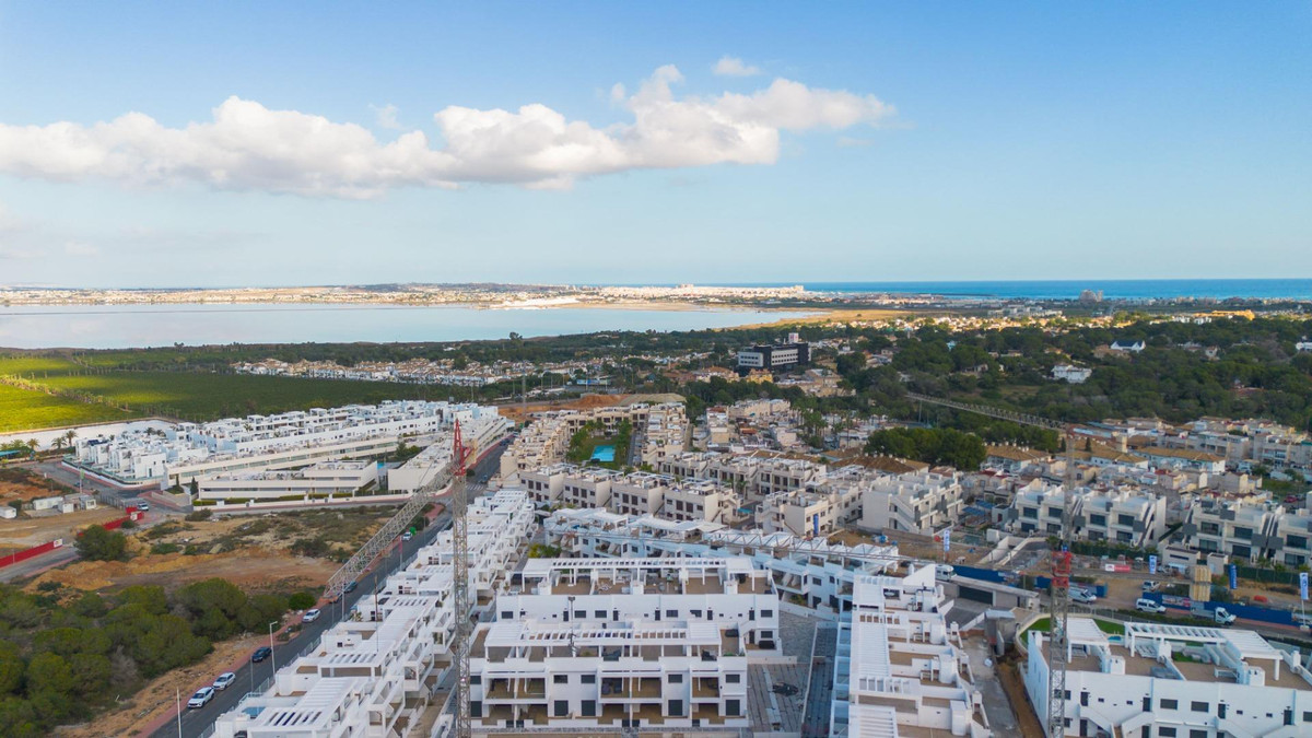 For sale - 2 Bedroom 2 Bathroom Apartment - Penthouse in Torrevieja - Torrevieja Centro  - Alicante
