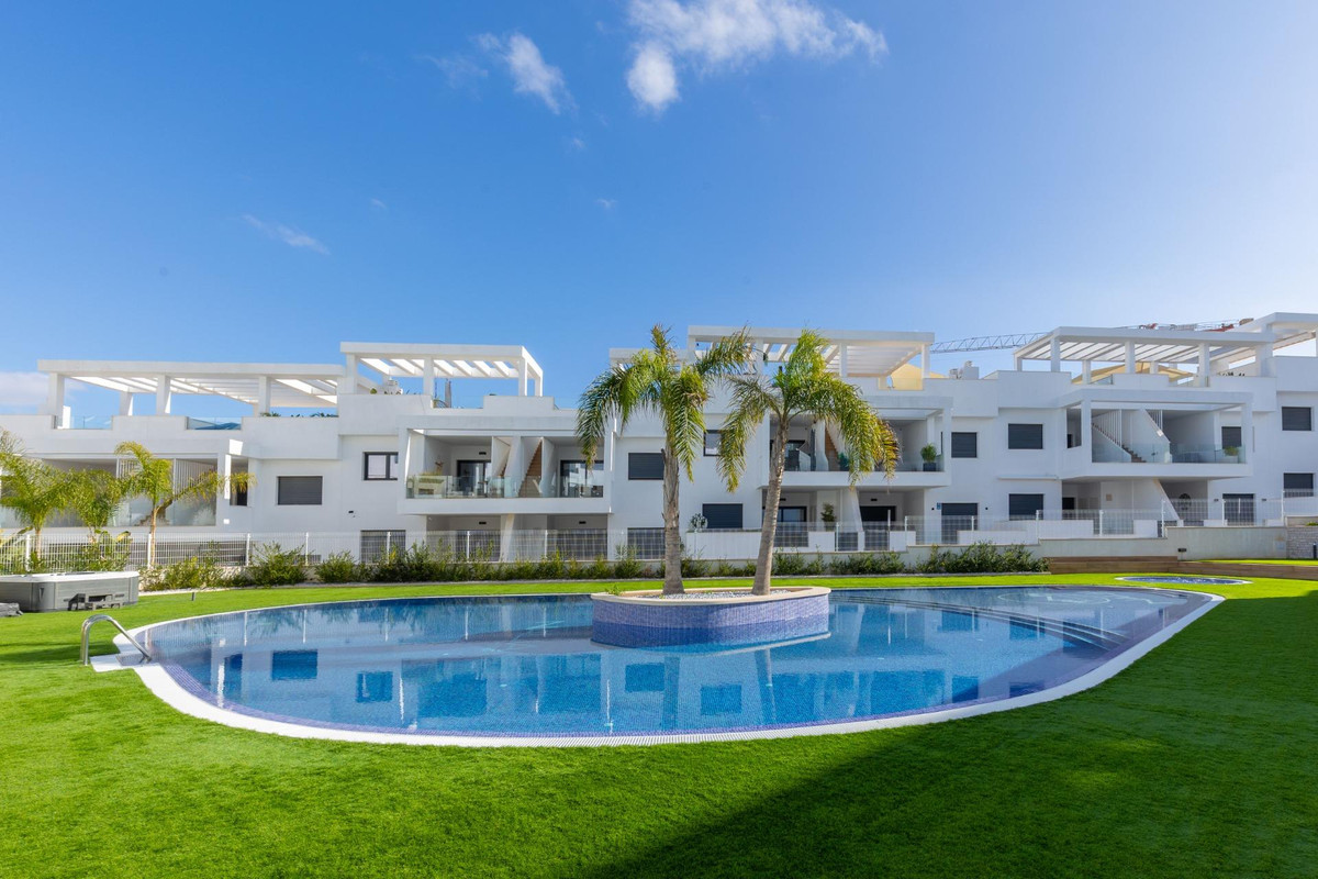 For sale - 2 Bedroom 2 Bathroom Apartment - Penthouse in Torrevieja - Torrevieja Centro  - Alicante