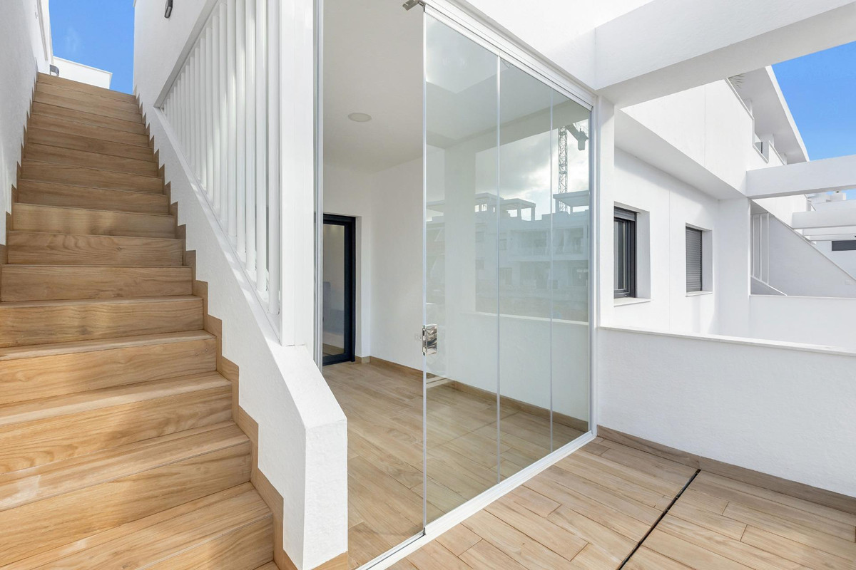 For sale - 2 Bedroom 2 Bathroom Apartment - Penthouse in Torrevieja - Torrevieja Centro  - Alicante