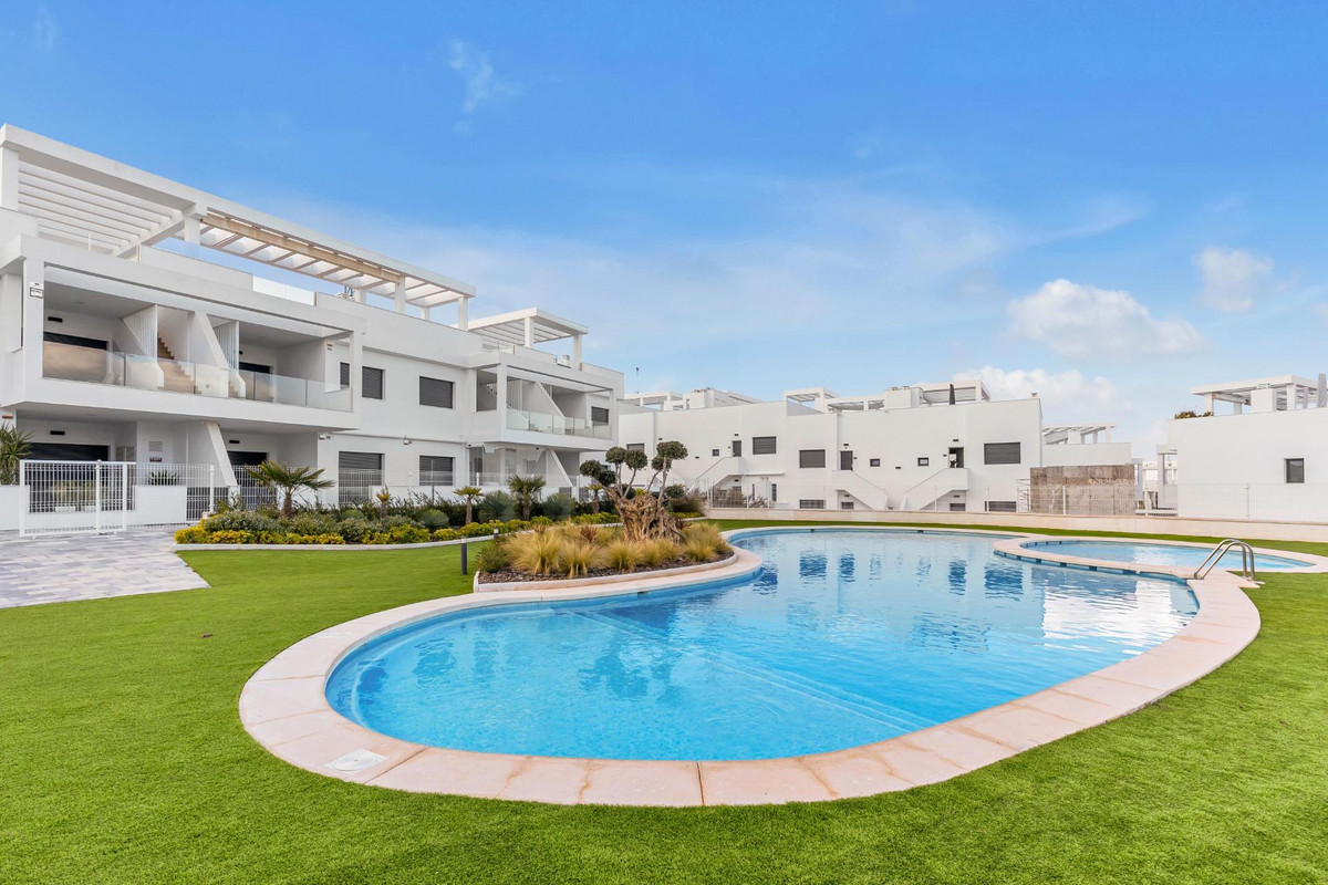 For sale - 2 Bedroom 2 Bathroom Apartment - Penthouse in Torrevieja - Torrevieja Centro  - Alicante