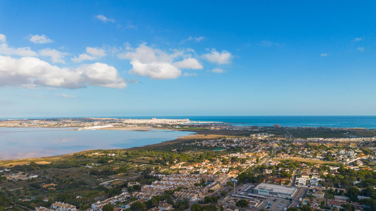 For sale - 2 Bedroom 2 Bathroom Apartment - Penthouse in Torrevieja - Torrevieja Centro  - Alicante