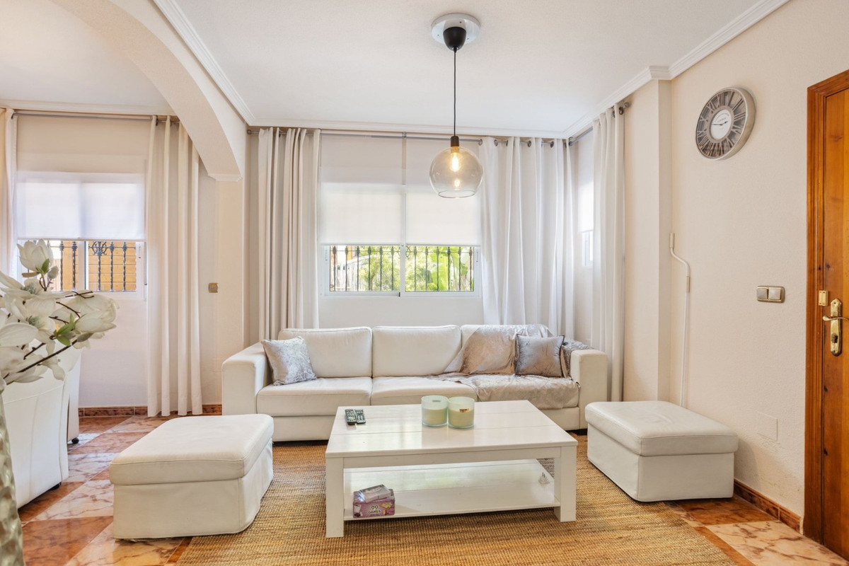 For sale - 2 Bedroom 1 Bathroom House - Detached Villa in Orihuela - La Regia  - Alicante