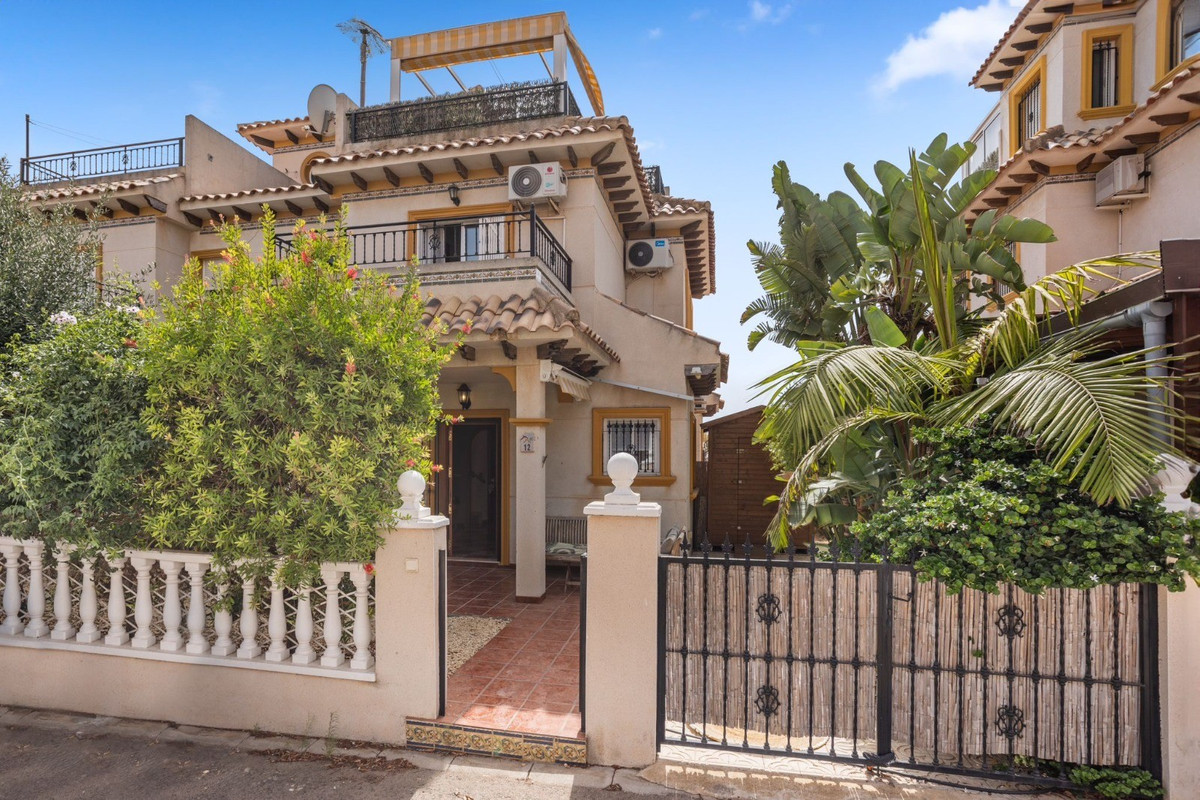 For sale - 2 Bedroom 1 Bathroom House - Detached Villa in Orihuela - La Regia  - Alicante