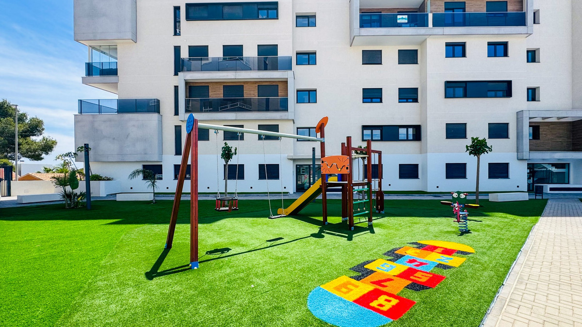 For sale - 3 Bedroom 2 Bathroom Apartment - Ground Floor Apartment in Orihuela - Dehesa de Campoamor  - Alicante
