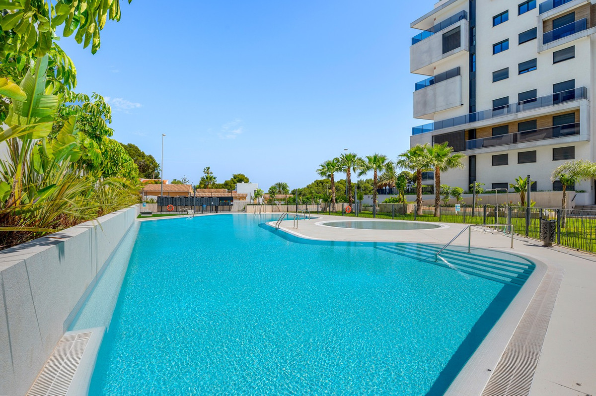 For sale - 3 Bedroom 2 Bathroom Apartment - Ground Floor Apartment in Orihuela - Dehesa de Campoamor  - Alicante