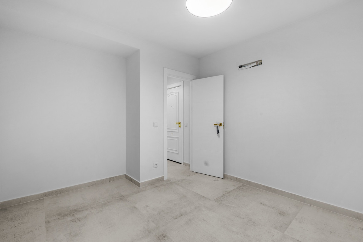 For sale - 3 Bedroom 2 Bathroom Apartment - Ground Floor Apartment in Torrevieja - Torrevieja Centro  - Alicante