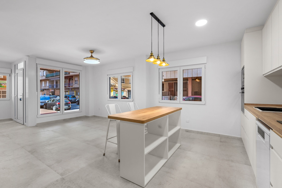 For sale - 3 Bedroom 2 Bathroom Apartment - Ground Floor Apartment in Torrevieja - Torrevieja Centro  - Alicante